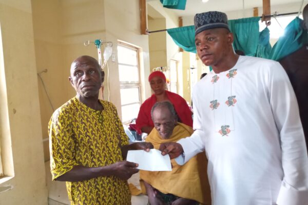 Hon.Abdulrahman a.ka.Gentle Visits Specialist Hospital Lokoja,Donates Cash To Over 500 Patients